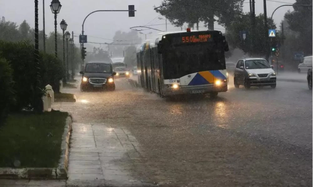 Καιρός: Αλλαγή σκηνικού με καταιγίδες, χαλαζοπτώσεις και πτώση θερμοκρασίας